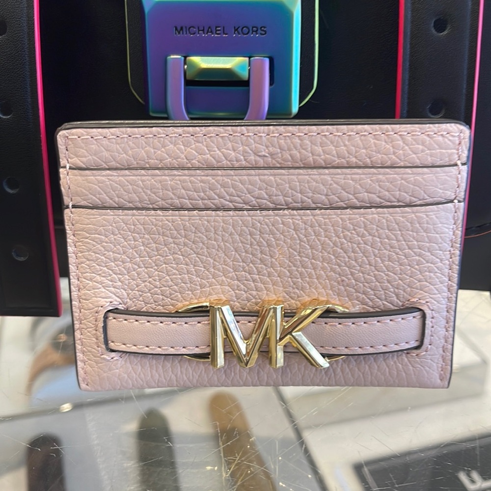 MICHAEL KORS
Reed Large Pebbled Leather Card Holder Case Wallet
POWDER BLUSH
NWT